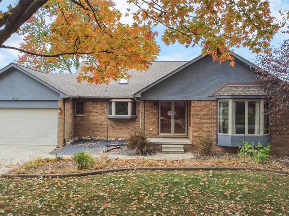 23229 Rochelle St, Macomb, MI 48042