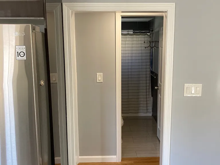 16 Aberdeen Ave #16 — Photo 5
