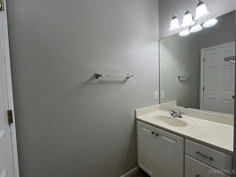 704 Emerald Dr — Photo 47