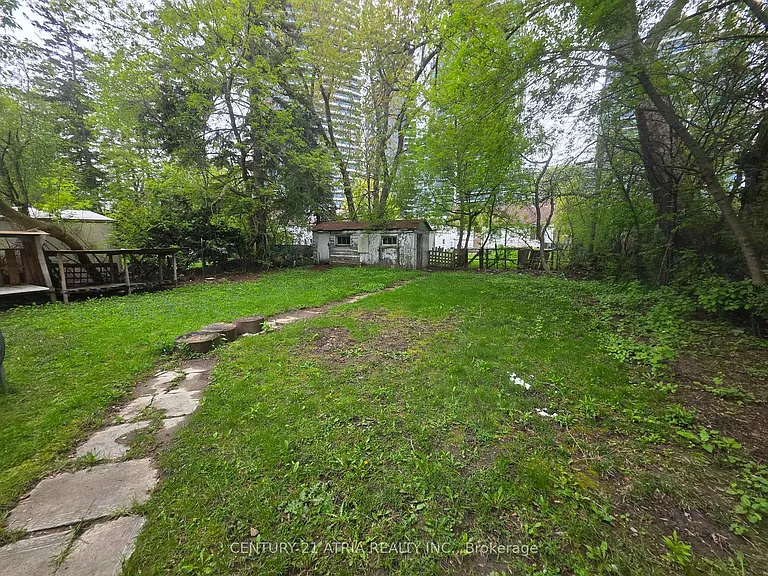 18 Grandview Ave #LOWER — Photo 9