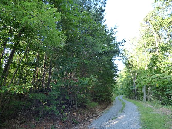 2nd image of 4 Powdermill Estates Rd