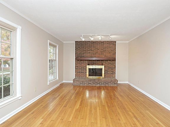 2nd image of 105 Manitoba Ln