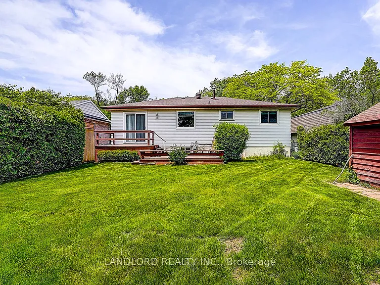 2294 Wyandotte Dr — Photo 42