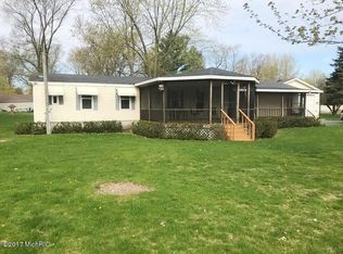 318 Locust St, Howard City, MI