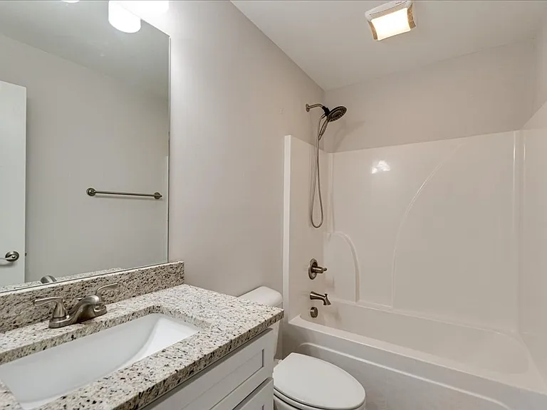1109 Pond St SE — Photo 13