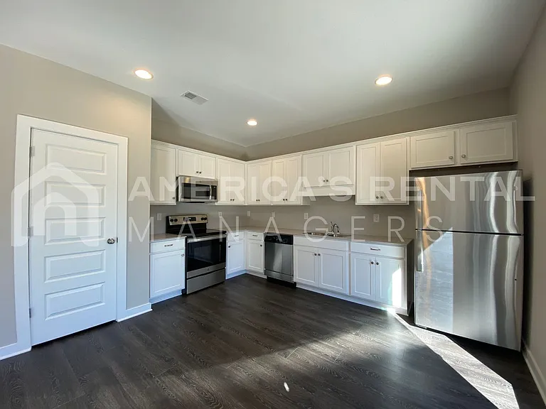 145 White Oak Cir — Photo 3