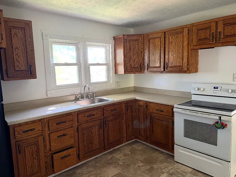 122 N Summit Ave — Photo 4