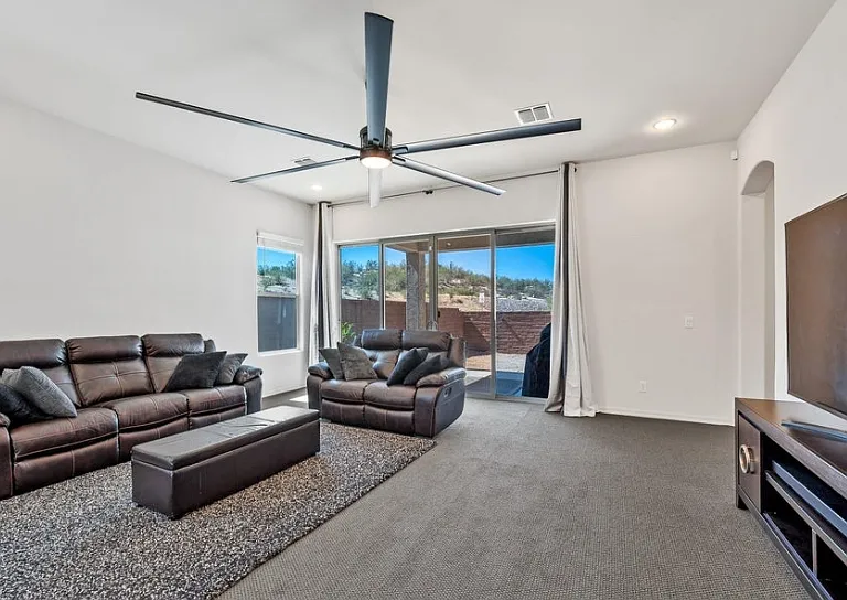 719 E Danum Valley Dr — Photo 6