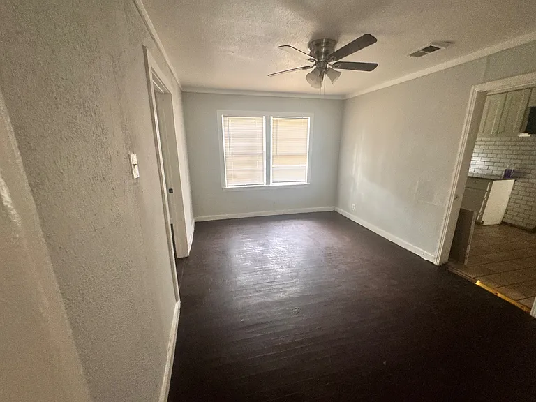 3725 Hancock St — Photo 5