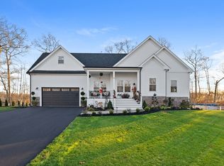46 Magnolia Dr, Swansea, MA 02777