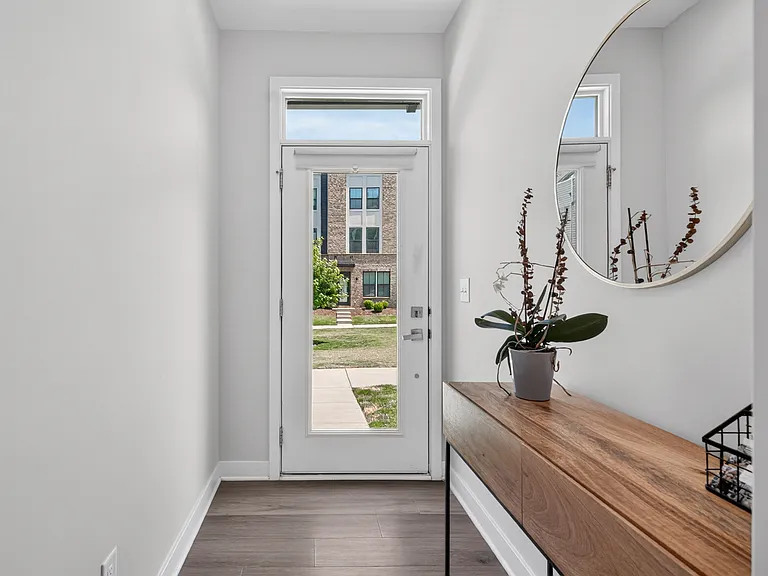 1108 Gleason Way — Photo 3