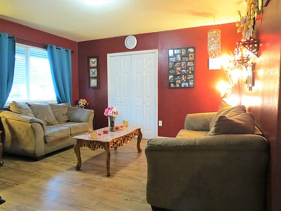 2nd image of 216 Magnolia St