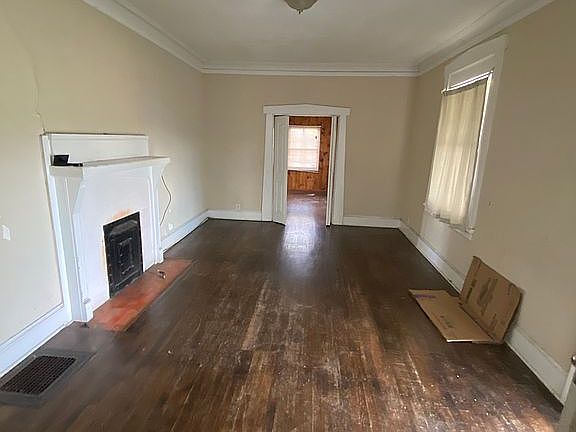 4th image of 1570 Waverly Ave