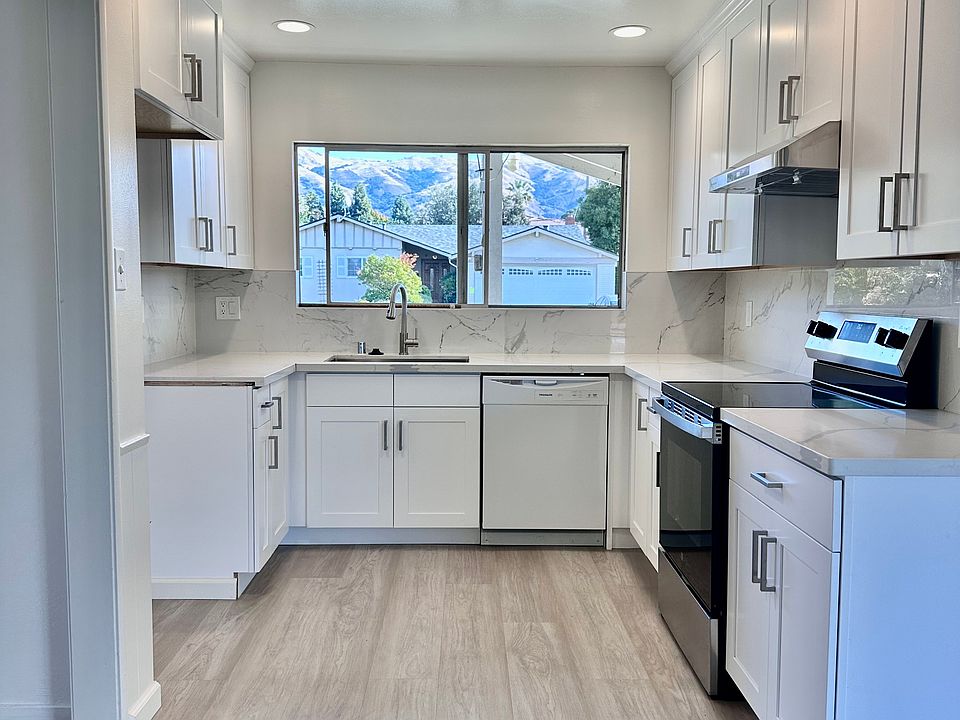 1st image of 44883 Parkmeadow Dr