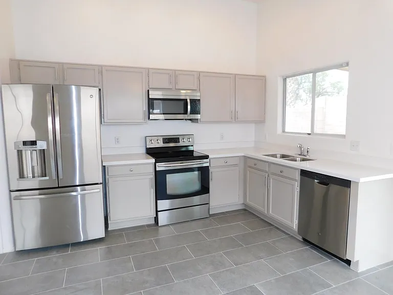 2874 W Muriel Dr — Photo 9