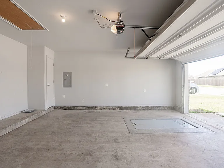 15708 Vermillion Dr — Photo 23