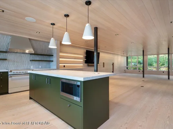 3519 W McCollister Dr, Teton Village, WY 83025