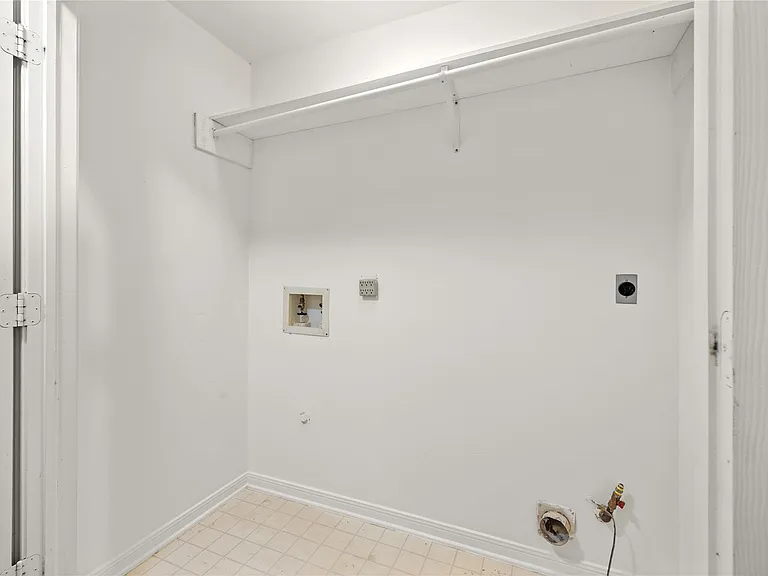 8619 Bridge Park Dr — Photo 33