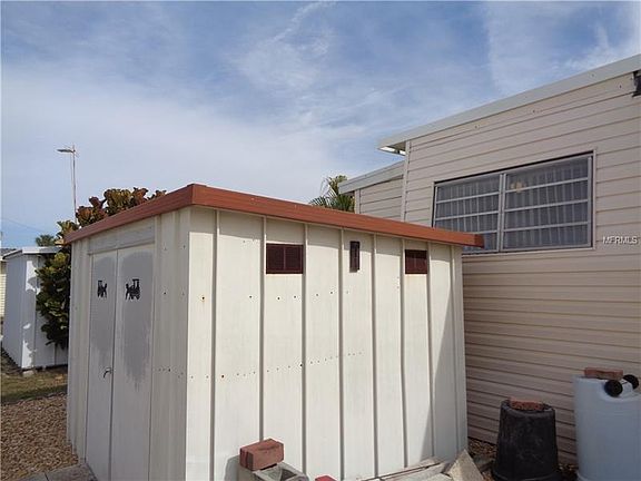 4th image of 265 Golf Crest Ln