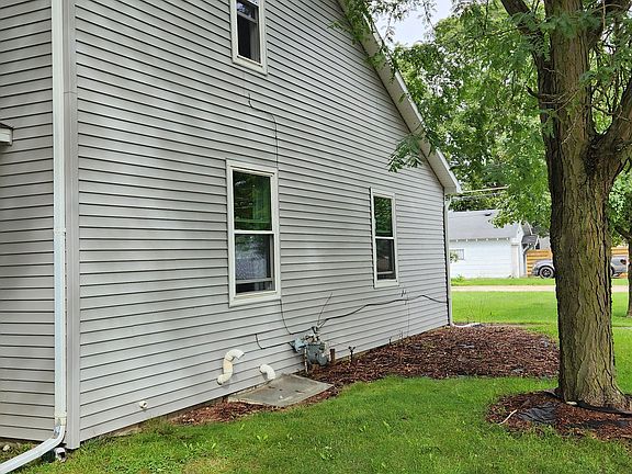 3rd image of 405 Sprunger St