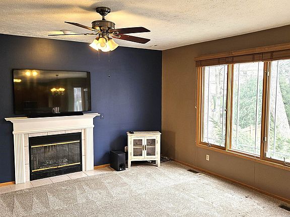 5th image of 3707 Applewood Ln