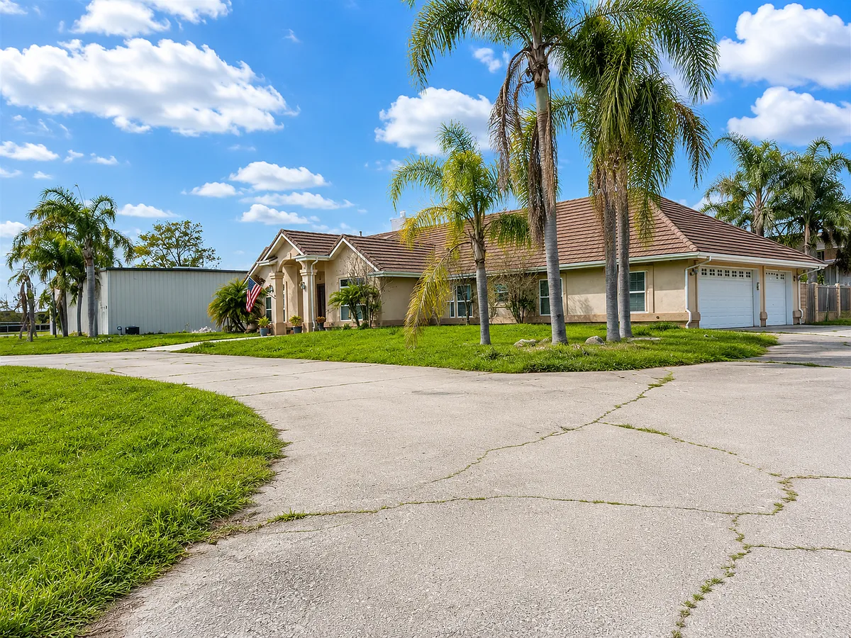 Building Photo - 9850 Edna Way