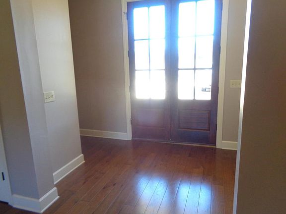 4th image of 320 Stirling Dr