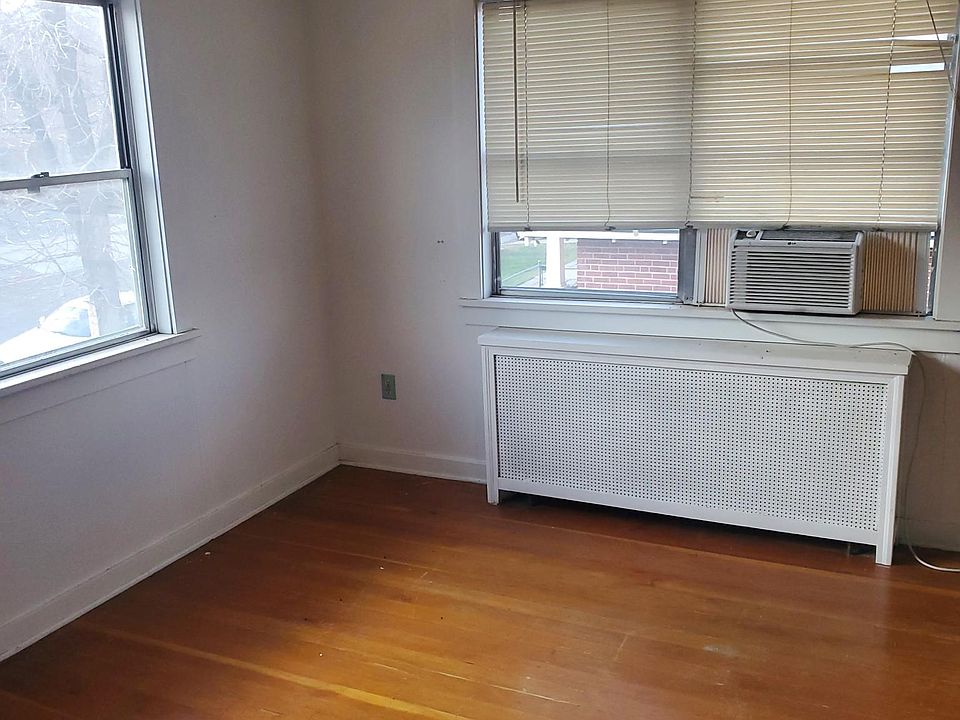 2nd image of 930 Bell St #7