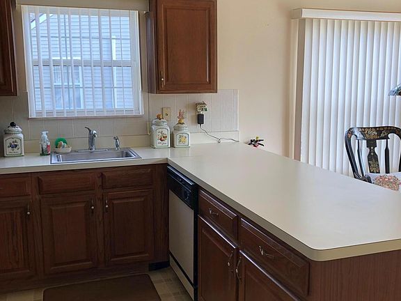 5th image of 55 Winterton Dr