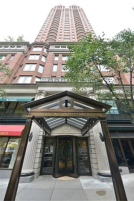 Rented by Siderow Residential Group | media 2