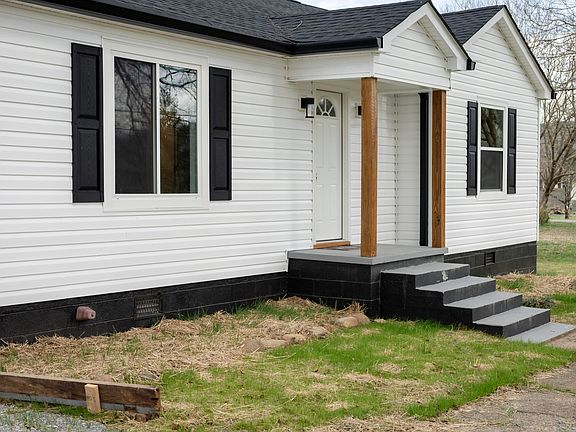 3rd image of 4752 Happy Valley Rd