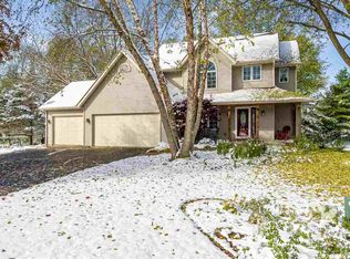 5615 Geneva Ct, Roscoe, IL 61073