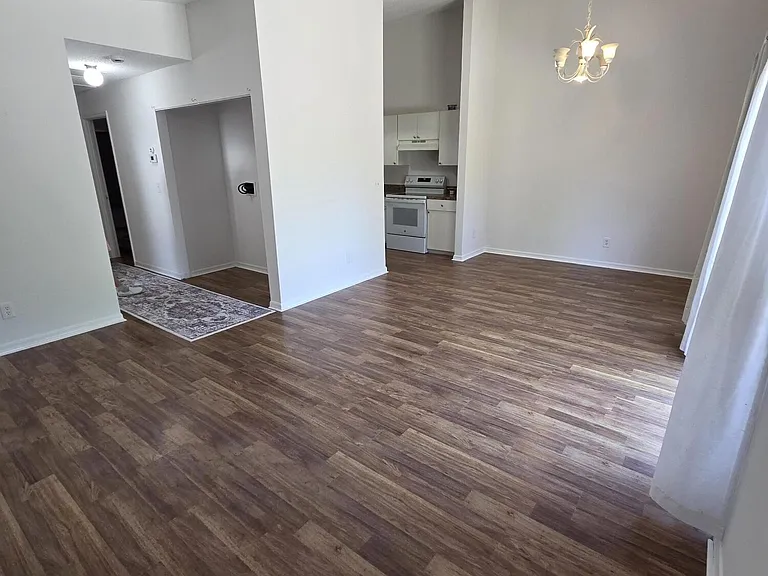 5803 SE Collins Ave — Photo 2