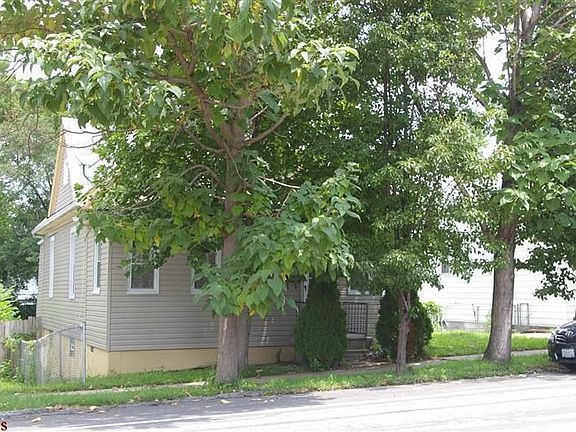 2nd image of 719 Hoffmeister Ave