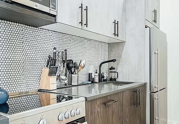 4th image of 185 Troutman St #40