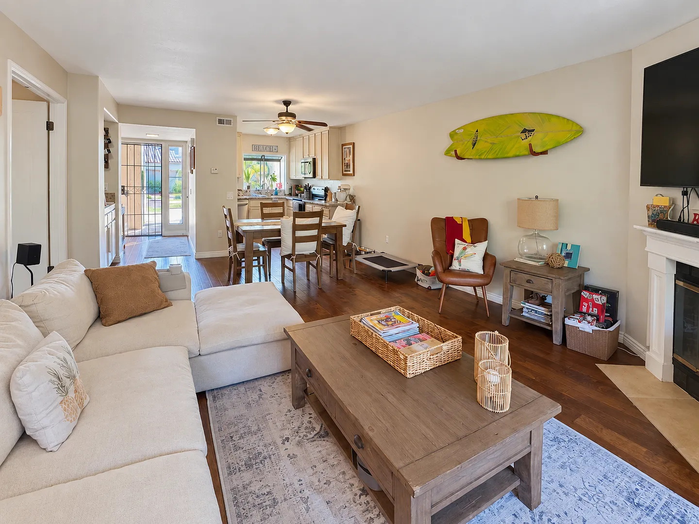 Beautiful 2 Bed Condo in La Costa — Photo 2