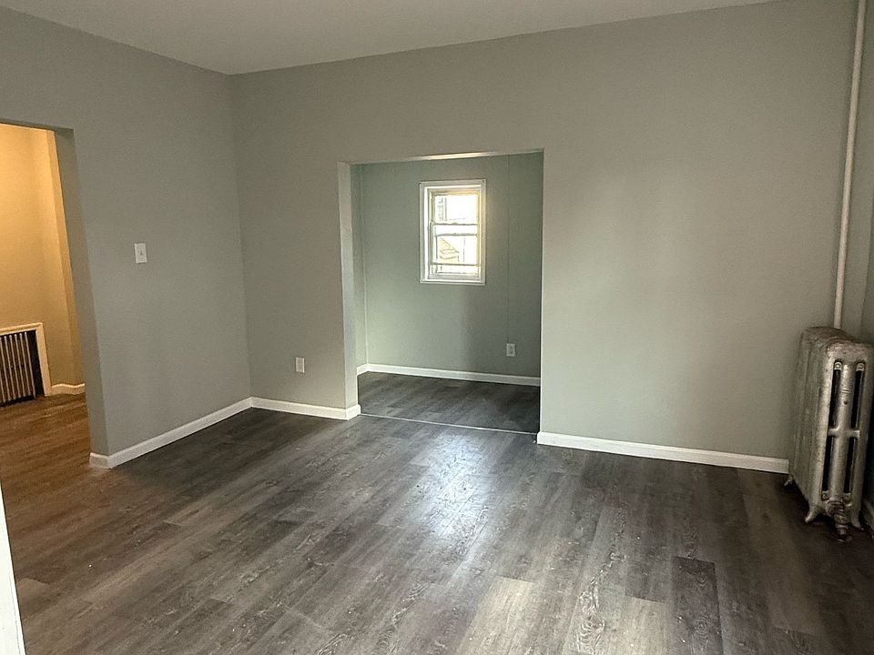 1st image of 13 Durand Pl