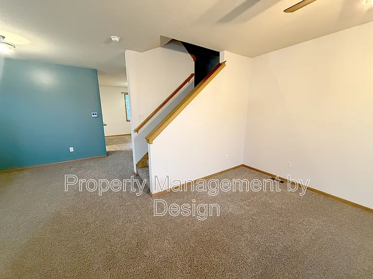 1005 NE Kamies Ln — Photo 5