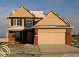 33551 Bay Hill Dr, Romulus, MI 48174