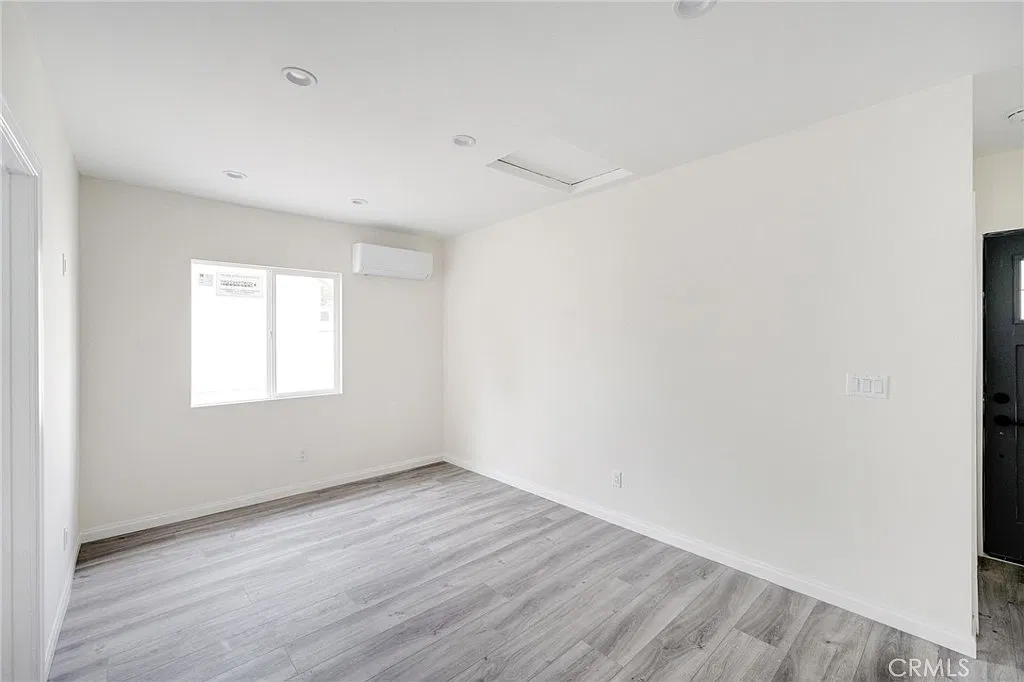 1 bed, 500 sqft, $2,200 — Photo 3