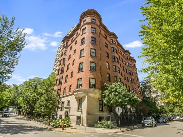 1210 N Astor St APT 1A, Chicago, IL 60610