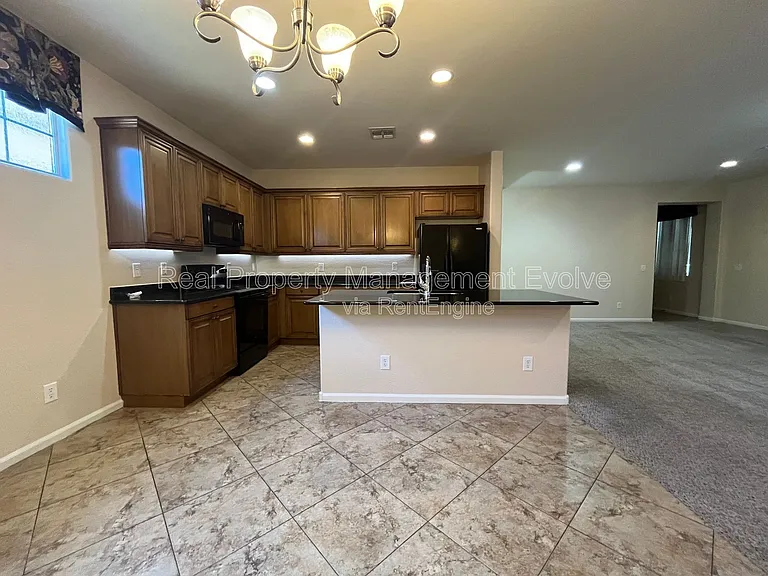 3454 E Constitution Dr — Photo 6