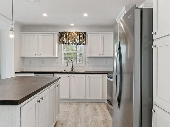 5th image of 347 Chub St