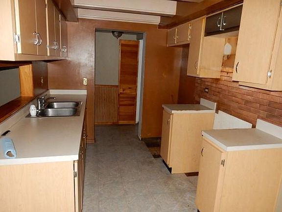 2nd image of 217 Eagle Ct Unit B