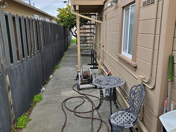 5th image of 2432 Pine Ave