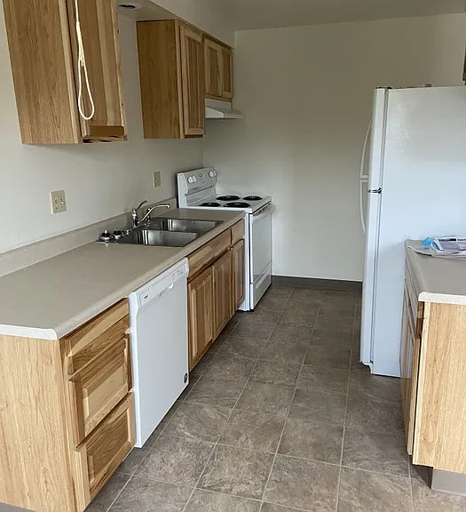 4625 Main St #8 — Photo 2