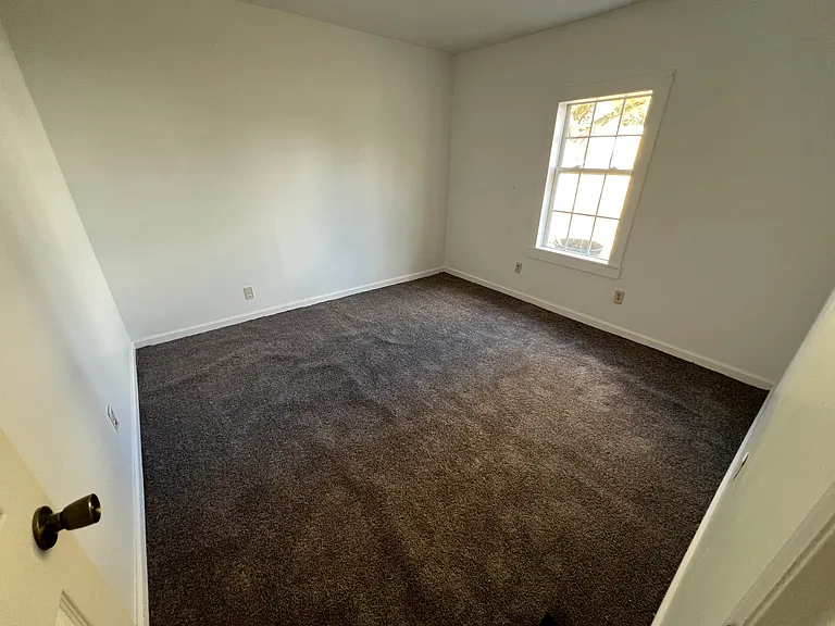633 Baker St — Photo 10