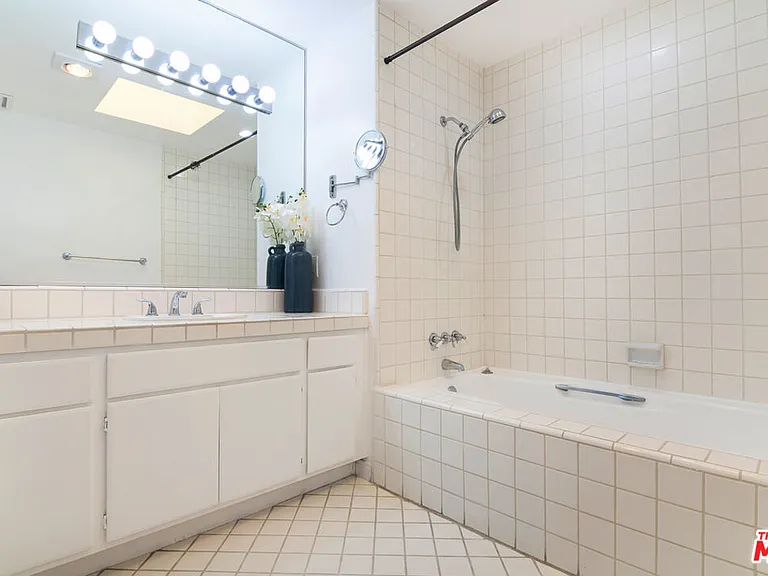 1650 Veteran Ave #306 — Photo 18