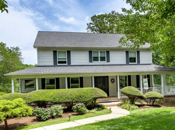 4 Lee Ct, Palmyra, VA 22963