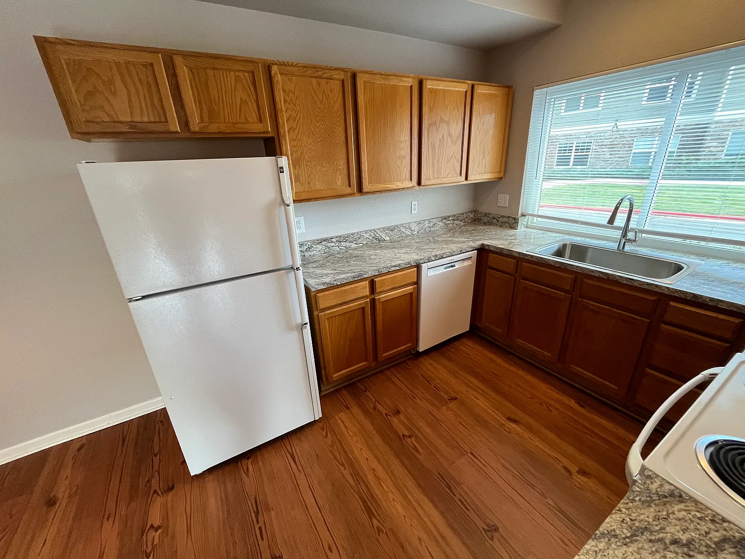 5225 White Willow Dr — Photo 2